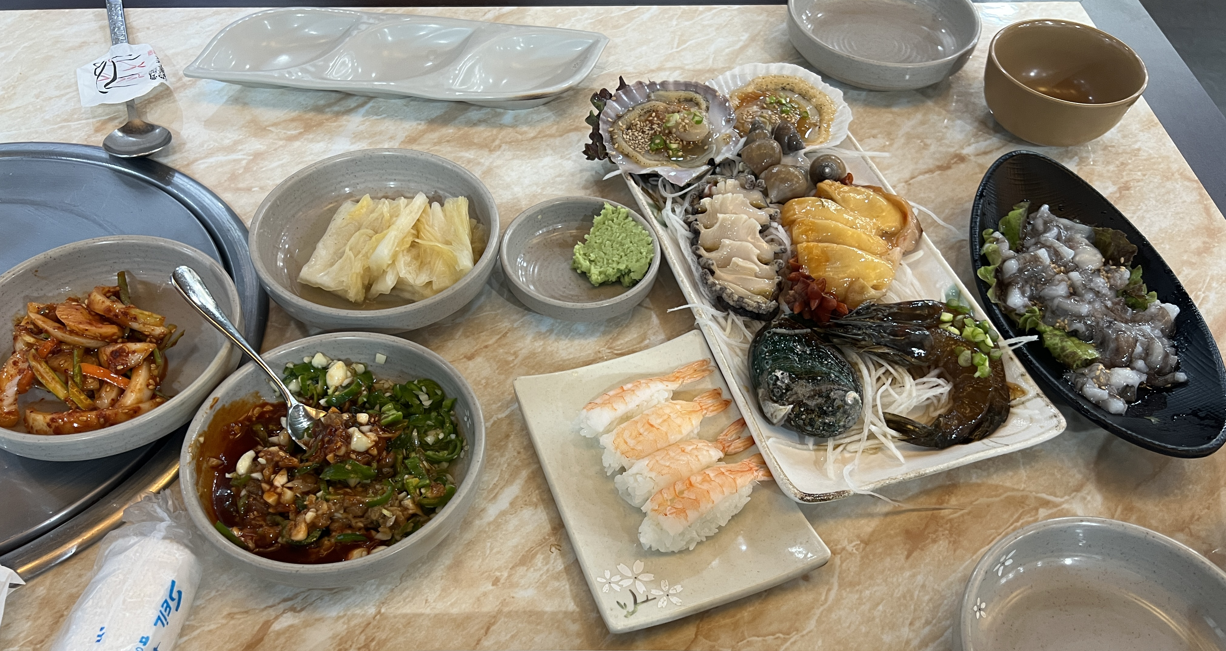 대도수산 영통 해산물 기본 상차림